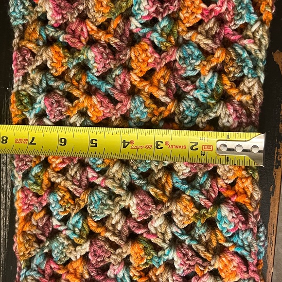 Handmade short infinty scarf - Picture 6 of 6